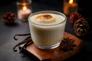 Crema calda dessert alla vaniglia fatta con preparato Horeca made in Italy