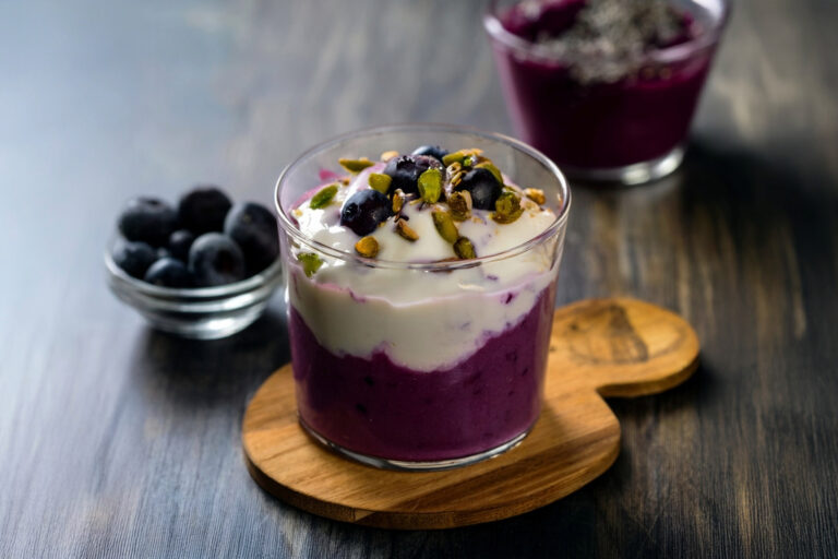 Crema fredda allo yogurt e acai fatta con preparato Horeca made in Italy