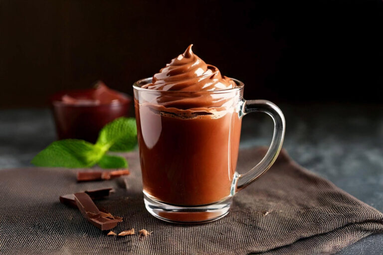 Crema fredda dessert al cioccolato fatta con preparato Horeca made in Italy